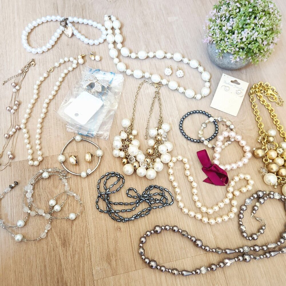 Pearl Vintage to Modern Elegant Beaded Necklace, Bracelet & Earring 19 Pc Lot